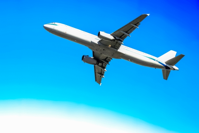 本記事では、東京・大阪から中国・杭州へのアクセス方法をわかりやすく紹介するとともに、現地での移動手段やホテル予約のポイント、越境ECビジネスに役立つ展示会情報までを網羅しています。

さらに、義烏（イーウー）への訪問や仕入れに関心のある方に向けて、視察・通訳・現地サポート体制についても詳しく解説します。

初めての中国出張でも安心して臨めるよう、実用的な情報をまとめました。