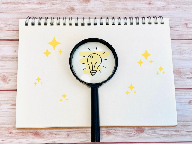 最近、「パブリックドメイン」という言葉を耳にする機会が増えています。

特に、ディズニーの初期ミッキーマウスの著作権が切れて「パブリックドメイン」になったというニュースが話題を呼んでいます。

このような事例は、文化的なアイコンが新たな創造的領域に入る瞬間を示しており、多くの人々の注目を集めています。

また、中国からの仕入れと輸入販売に関わるビジネスにおいても、「パブリックドメイン」を正しく理解し活用することは、新たな市場機会を切り開く鍵となる可能性があります。

この記事では、パブリックドメインの概念、そのメリット、および商品化する際の注意点について掘り下げていきます。
