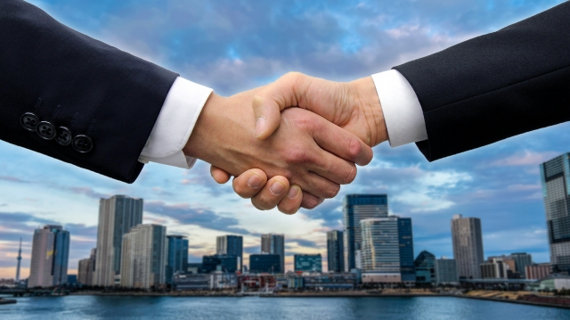 現代のビジネス環境では、市場の変化に迅速に対応し、効率的に運営することが企業の成功に不可欠です。

このような状況の中で、Original Equipment Manufacturer（OEM）という戦略が注目されています。

本記事では、OEMビジネスモデルの基本、その戦略的な利点、成功のための実践ポイント、そして企業が継続的な成長と革新を達成するための方法について詳しく掘り下げていきます。
