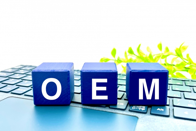 現代のビジネス環境では、市場の変化に迅速に対応し、効率的に運営することが企業の成功に不可欠です。

このような状況の中で、Original Equipment Manufacturer（OEM）という戦略が注目されています。

本記事では、OEMビジネスモデルの基本、その戦略的な利点、成功のための実践ポイント、そして企業が継続的な成長と革新を達成するための方法について詳しく掘り下げていきます。
