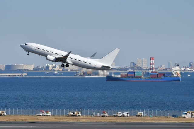 国際ビジネスの中心地である中国と日本の間での輸送は、多くの事業者様にとって重要なポイントです。

この記事では、中国から日本への商品輸送を計画し、実行する上で必要な最適化テクニックをご紹介します。

効率的に、かつコストを抑えた輸送を行うための参考となれば幸いです。