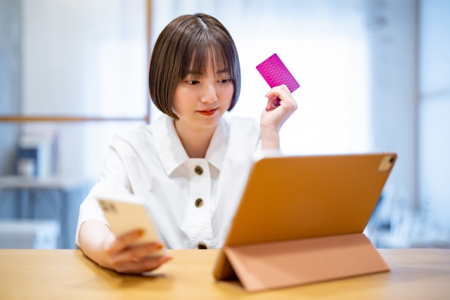 中国最大のオンラインマーケットプレイスである「タオバオ」は、その規模と商品の多様性から、海外での輸入販売ビジネスの新たなフィールドとして注目を集めています。
この記事では、そんなタオバオを活用した輸入販売ビジネスを日本で展開する方法について詳しく解説します。
輸入販売ビジネスの世界に足を踏み入れ、自分だけのビジネスを立ち上げることは、大きな挑戦であると同時に、大きな可能性を秘めているのです。