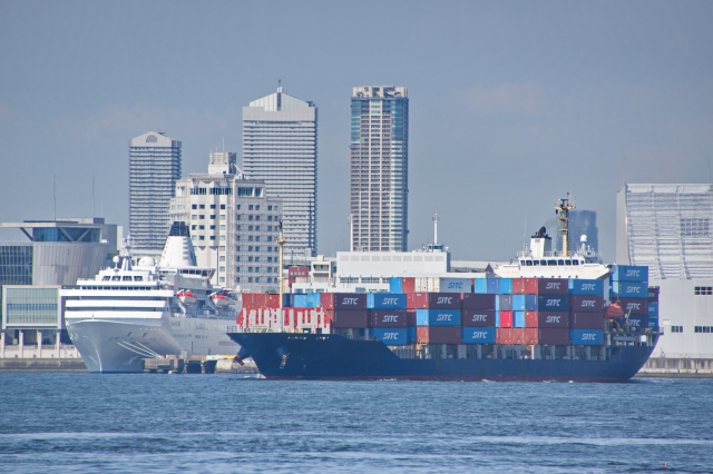 En este artículo se explica el proceso básico del despacho de aduanas en las importaciones procedentes de China, desde la clasificación de productos según los códigos HS hasta la forma en que se calculan los aranceles, y se analizan las diferencias entre los tipos arancelarios de la OMC y los del Acuerdo RCEP. Además, se abordan las condiciones y la documentación necesaria para reducir los aranceles mediante el Acuerdo RCEP, y se resumen los aspectos prácticos para lograr una reducción de los costes de adquisición.